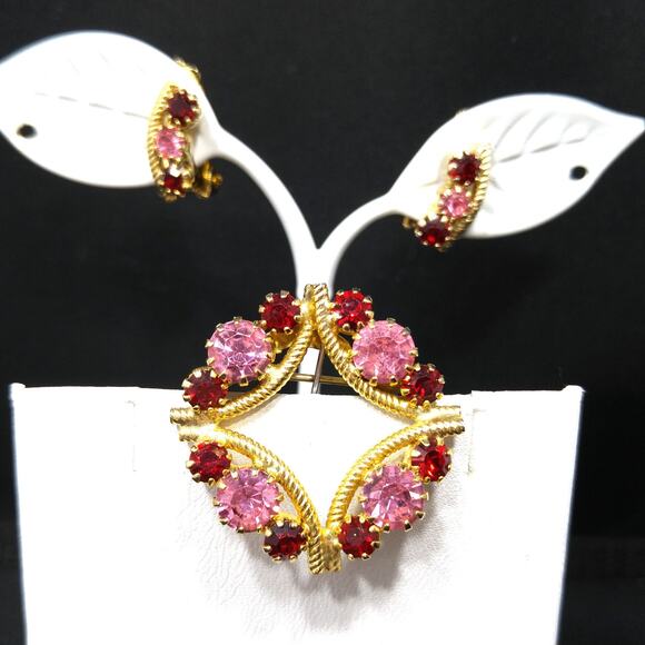 Vintage Red Pink Rhinestone Brooch Earrings Set, Gold Plated - Picture 1 of 10